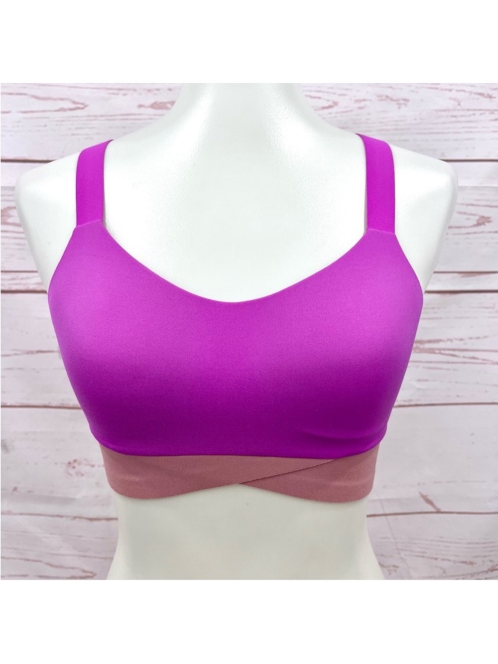 Victoria’s Secret On Point Colorblock Lightly Padded Seamless Sports Bra